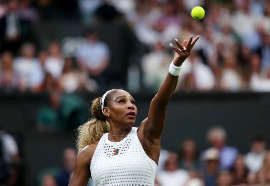 Rikthimi i bujshëm në Wimbledon/ Serena Williams mposhtet nga talentja 25 vite më e re, por fiton sërish duartrokitje
