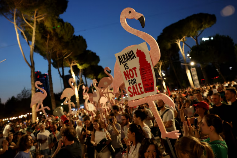 Gazeta belge: Rama gjithnjë e më i izoluar dhe i dobësuar, ‘Revolucioni i Flamingove’ po e trondit regjimin e tij