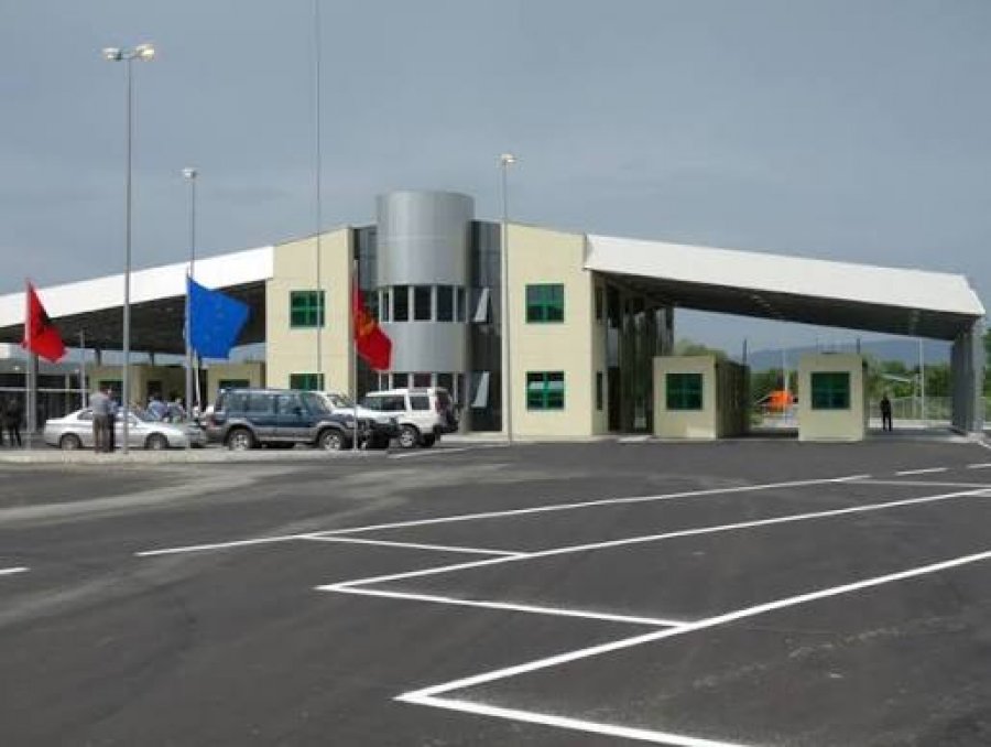 Tentoi të kalonte kufirin me një shtetase të fshehur në valixhe, arrestohet francezi në Muriqan