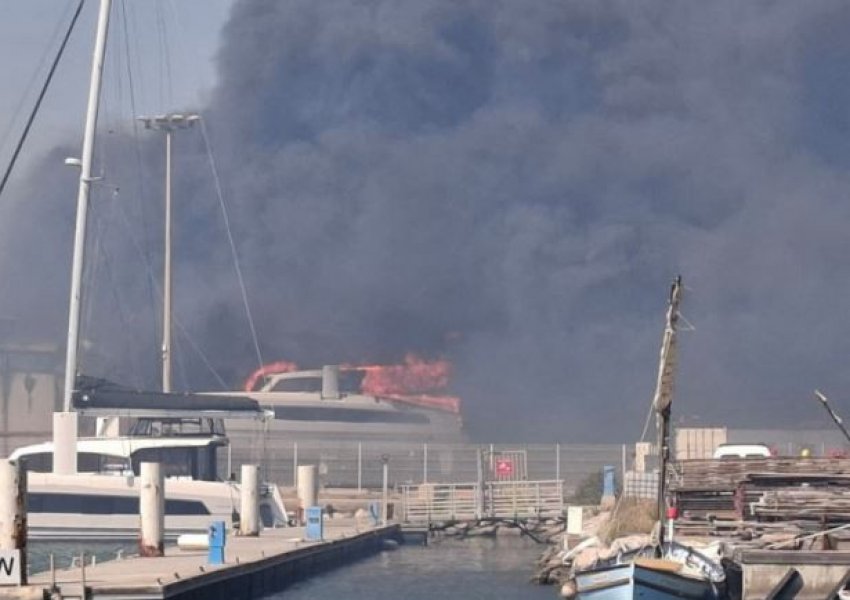 Zjarret në jug të Francës, 3000 persona evakuohen nga destinacionet turistike, jahti përfshihet nga flakët në port (VIDEO)