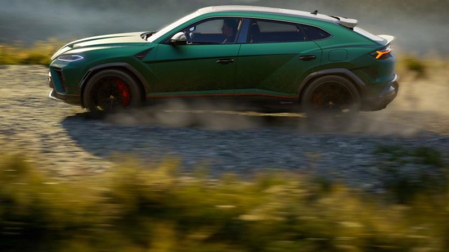 Lamborghini prezanton versionin 'Performante' të SUV-it më të shpejtë në botë