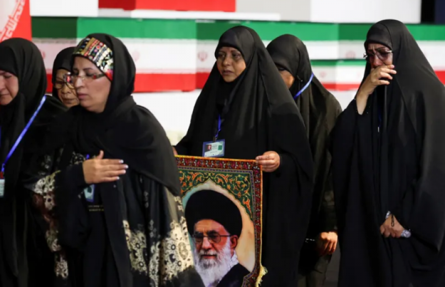 U vra në shkurt/ Nisin homazhet 7-ditore për Khamenein, miliona njerëz priten në ceremoni