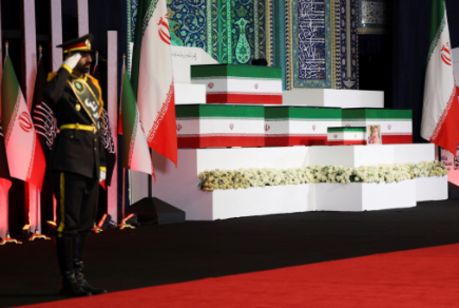 Ceremonia mortore e Ajatollah Ali Khameneit, Irani paralajmëron SHBA-në dhe Izraelin: Mos gaboni të sulmoni