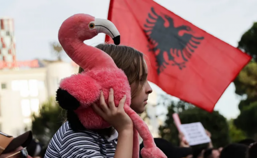 TV publik belg: Protestat kundër Ramës, test i rëndësishëm për BE-në, revolucioni i ka tejkaluar kufijtë e Shqipërisë
