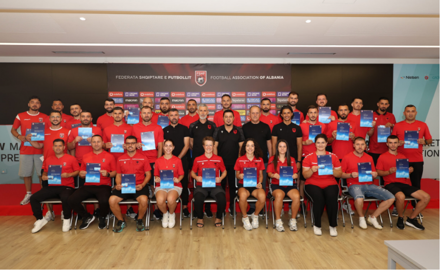 Mbyllet me sukses kursi për trajnerët e licencës UEFA B, diplomohen 29 trajnerë të rinj