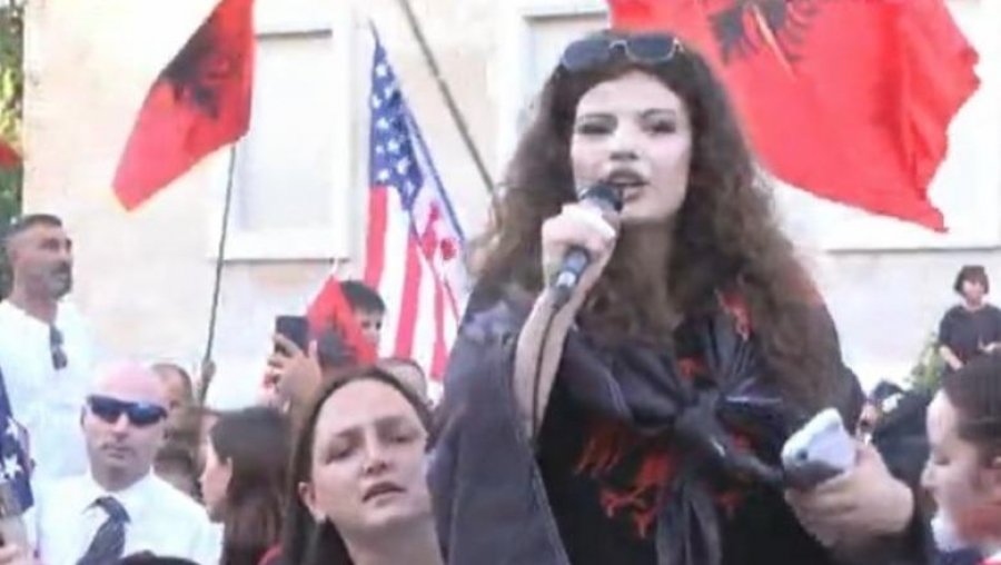 'Lironi çunat'/ I ati dhe vëllai u arrestuan gjatë protestës, Arbria Bardhi: Janë dhunuar nga policia