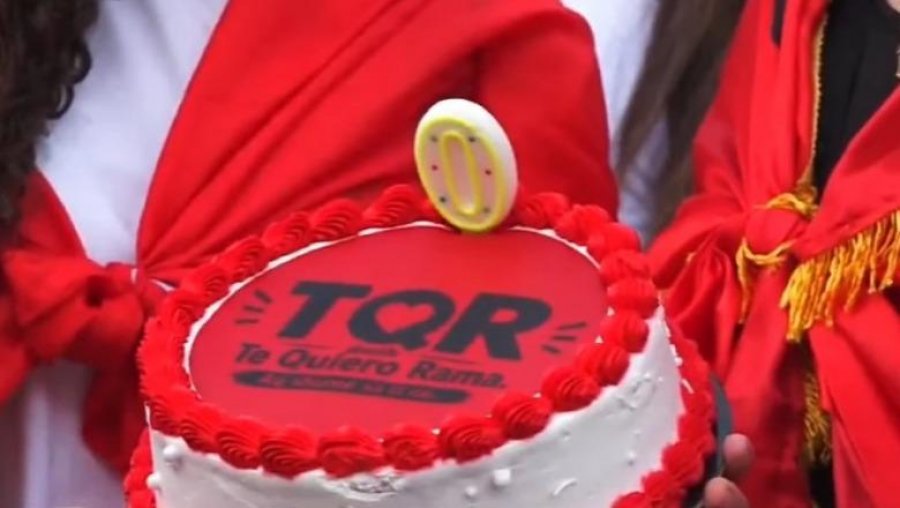 ‘Rama TQR’/ Torta e veçantë për Edi Ramën te kryeministria