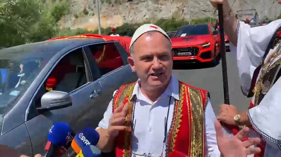 Diaspora nga Britania  Belgjika  Franca  Gjermania dhe Austria zbarkon në Tiranë  Emigranti  Rama dorëhiqu sa s është vonë