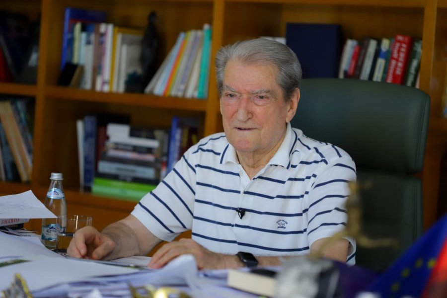 Ndryshimet Kushtetuese të 2008  Berisha  S e penguan PD të fitojë zgjedhjet  më vonë Rama bëri ndryshime në favor të PS