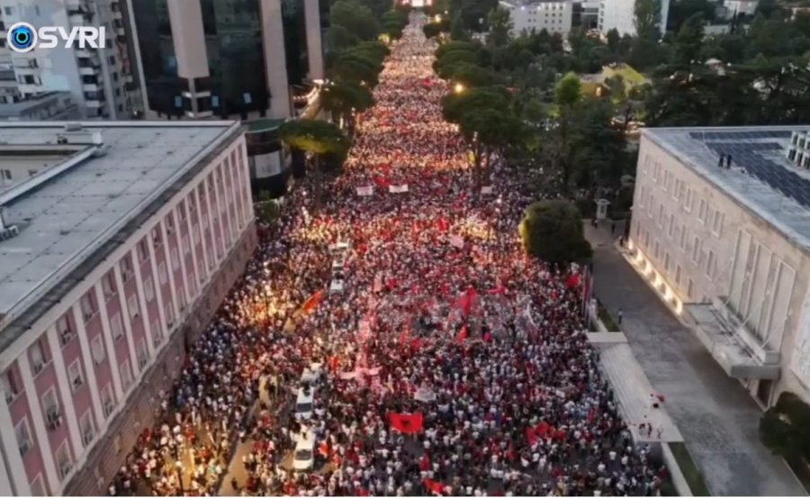 VIDEO  Pamje nga droni  protesta kombëtare  bulevardi i mbushur plot e përplot me njerëz