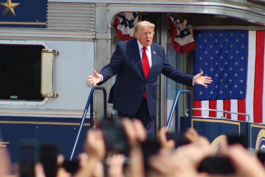 Funerali i Ali Khameneit/ Trump: SHBA i dha Iranit një javë pushim sepse jemi të mirë