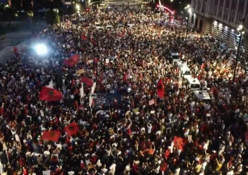 Sot protesta e 36-të radhazi, shqiptarët nuk tërhiqen nga kërkesa e panegociueshme: Rama jep dorëheqjen!
