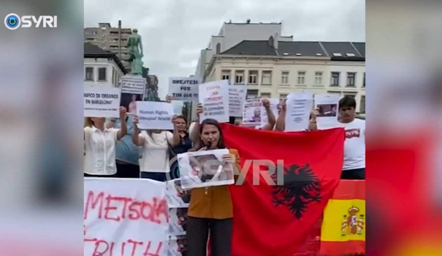 SYRI TV  Qytetarët protestë për Saimir Sulën në Bruksel  familjarët akuza për manipulimin e vdekjes