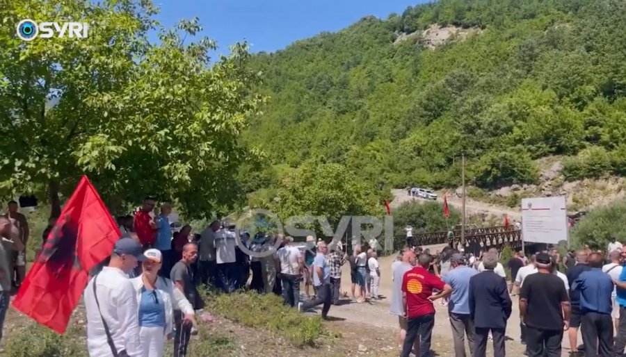 SYRI TV   Po dëmtohet lumi   banorët e Nikaj Mërturit ngrihen në protestë  S do lejojmë shkatërrimin e natyrës