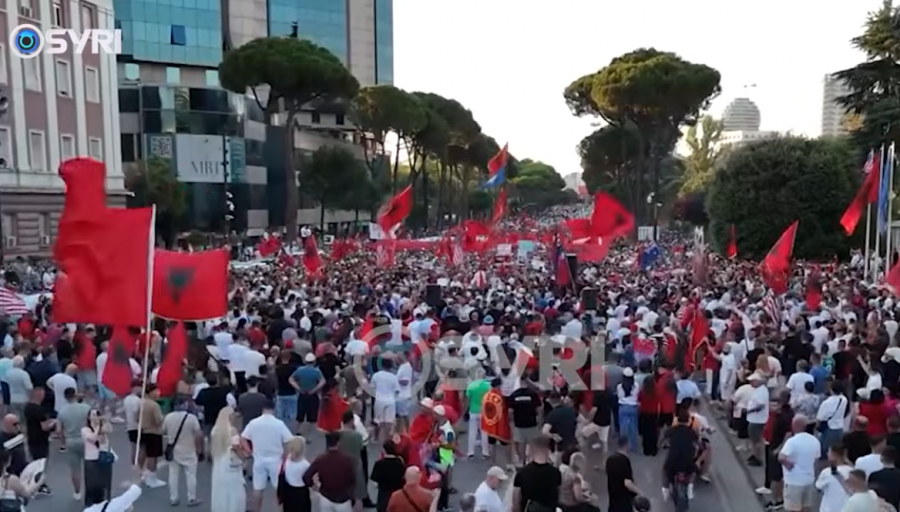 SYRI TV  Jehona në mediat botërore   BBC  Protestë masive kundër Ramës   Reuters  Shqiptarët kundër qeverisë