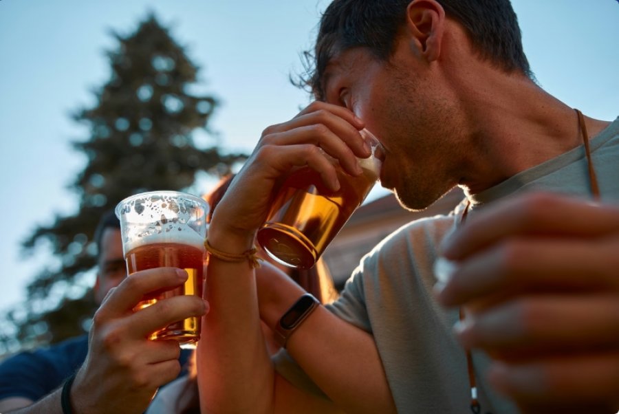 Pse alkooli nuk është një mënyrë e mirë për të luftuar stresin