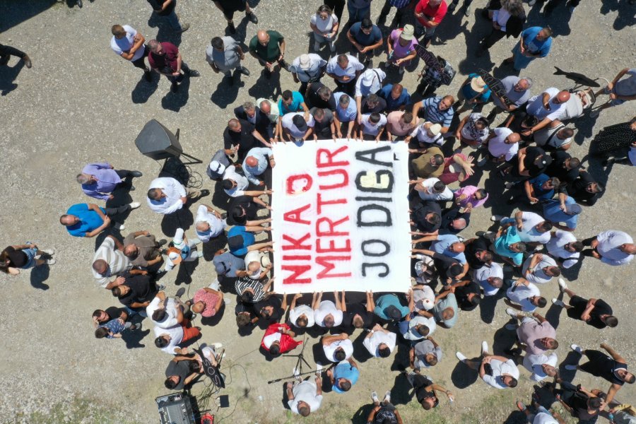 Banorët e Nikaj-Mërturit protestojnë kundër ndërtimit të tre digave në lumin e Mërturit