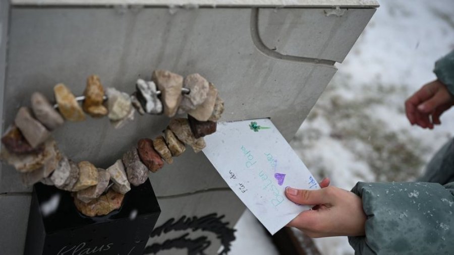 Letra për babanë  Si një familje gjeti një mënyrë krijuese për të mbajtur zi