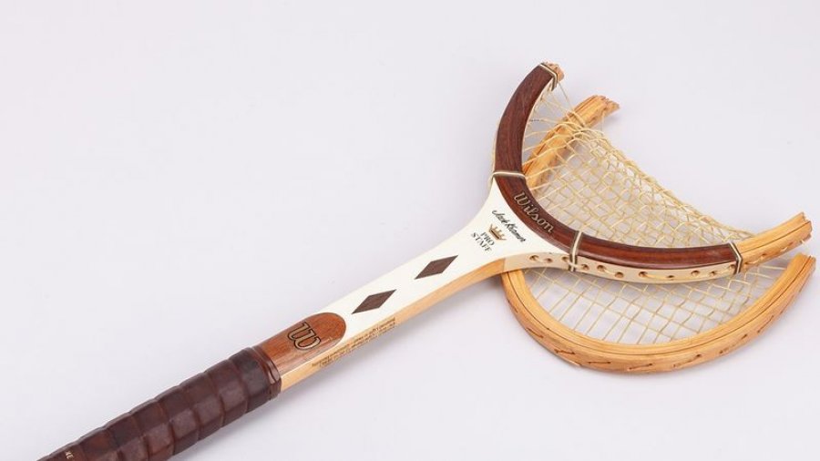 'Nuk mund të jesh serioz?!' Raketa e thyer e tenisit e McEnroe-s del në shitje