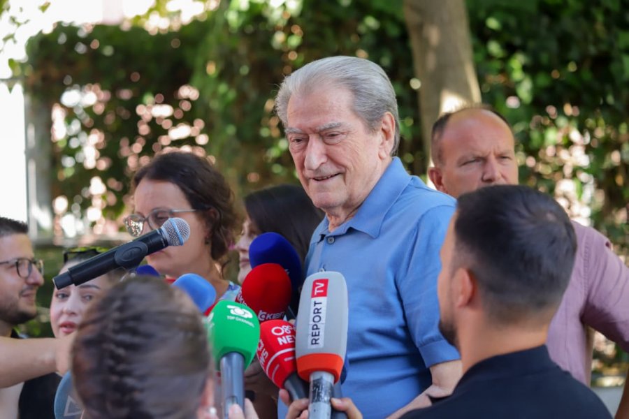 syri-tv-berisha-dumani-po-fsheh-zyrtarin-e-arubas-ka-dosjen-dhe-fsheh-qeveritaret