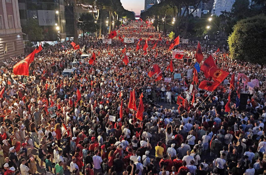 Televizioni publik austriak: Protesta e 4 korrikut ishte më e madhja që kur nisi lëvizja kundër Edi Ramës