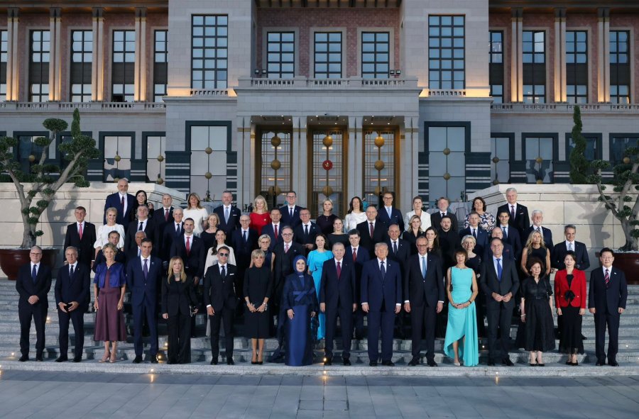 Publikohet fotoja nga darka shtetërore e Presidentit Erdogan me liderët e NATO s