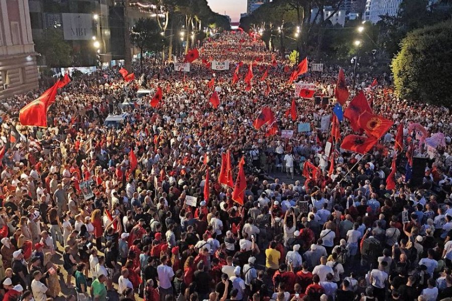 Sot protesta e 38-të radhazi, qytetarët nuk heqin dorë, sërish në shesh: Rama jep dorëheqjen...