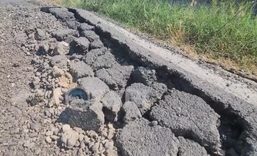 SYRI TV  Dëmtimi i rrugës  banorët e ishmit në protestë   Rruga u dëmtua nga porti i jahteve në Lalëz