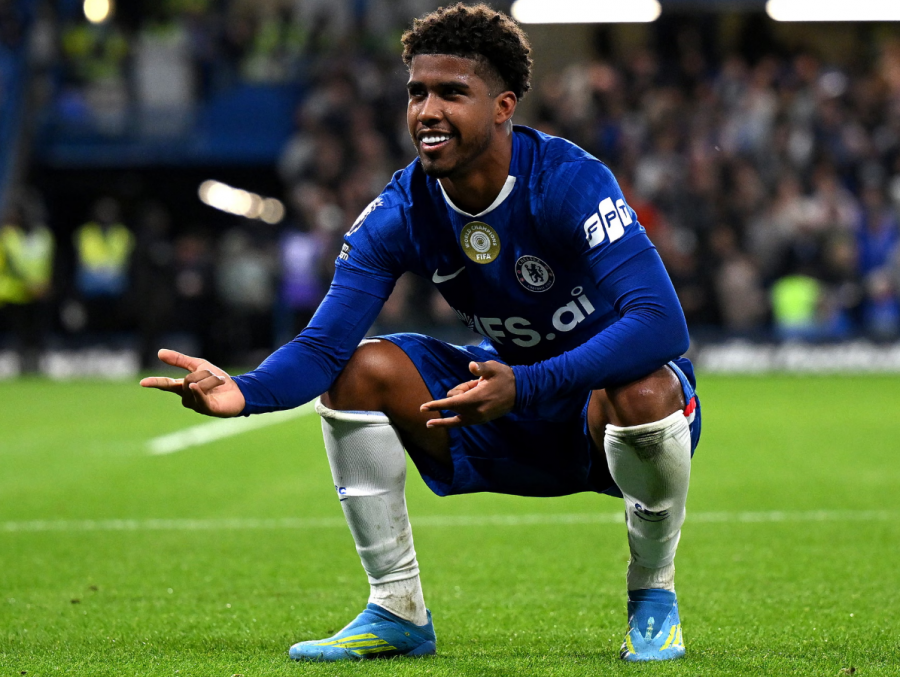 Manchester United siguron mesfushorin brazilian, marrëveshje prej rreth 60 milionë eurosh me Chelsea-n