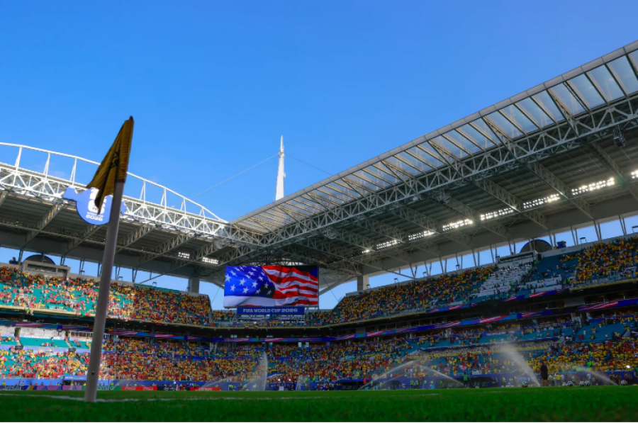 Vapa ekstreme dhe stuhitë kërcënojnë Angli-Norvegji, FIFA mund të shtyjë çerekfinalen