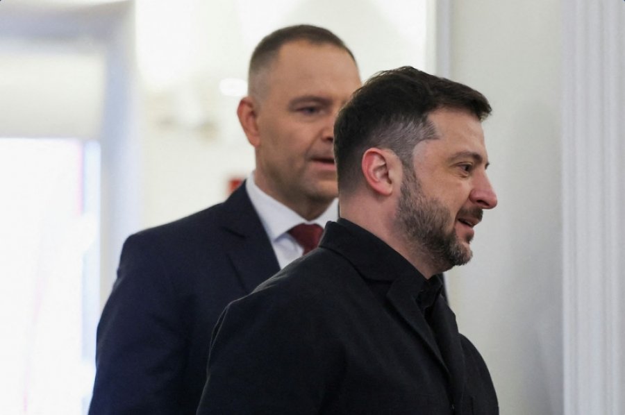 Zelensky për Financial Times: Lufta vazhdon, por vija e frontit nuk lëviz më