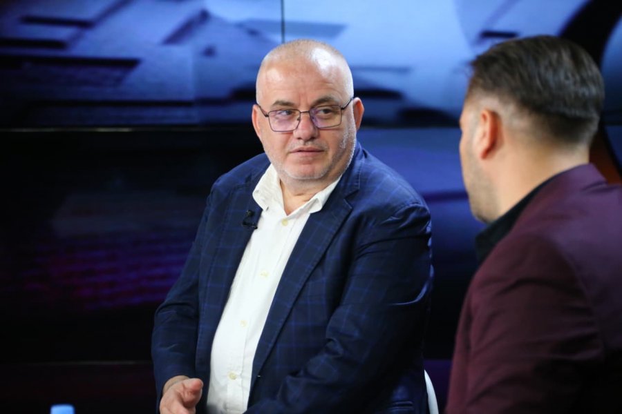 VIDEO  Artan Hoxha Ramës  4 mln euro për koncertin  ndërsa zjarrfikësit luftojnë zjarret me shkurre