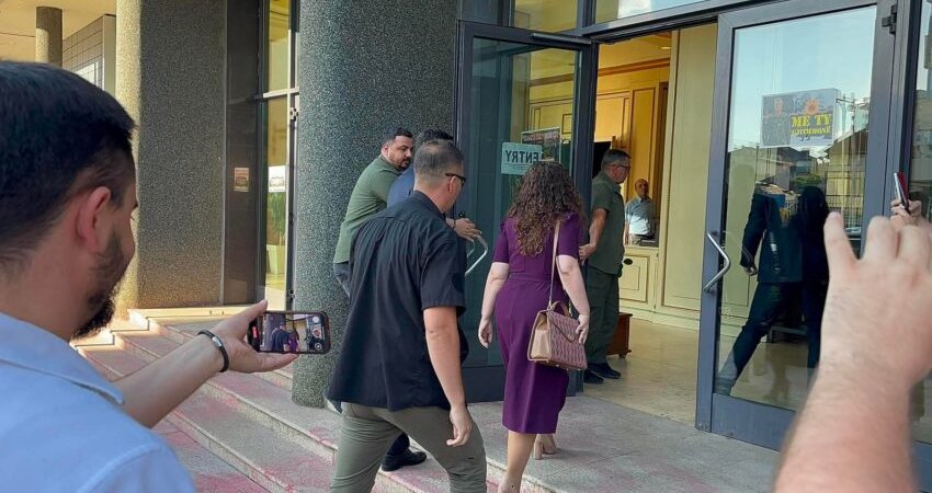 Abdixhiku e Osmani mbërrijnë në Kuvend për takim me Kurtin
