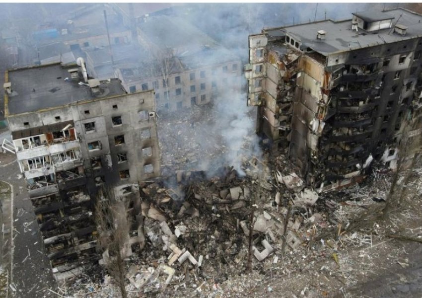Sulme të reja ukrainase ndaj infrastrukturës energjetike ruse, raportohen zjarre masive