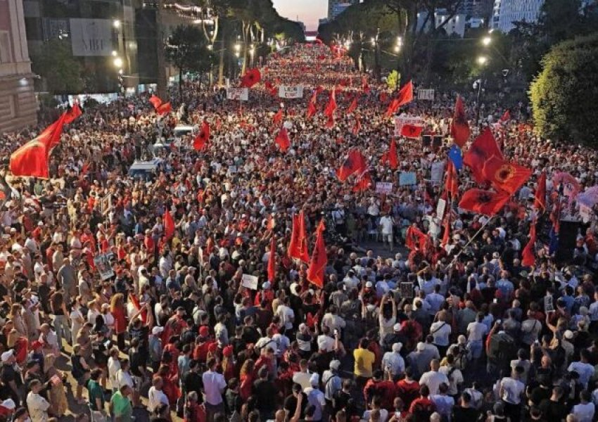 Kërkojnë dorëheqjen e Ramës, mijëra protestues mblidhen sërish sot para Kryeministrisë
