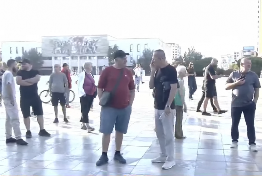 Protesta e 41-të kundër qeverisë, qytetarët mblidhen në sheshin 'Skënderbej', kërkohet largimi i Ramës