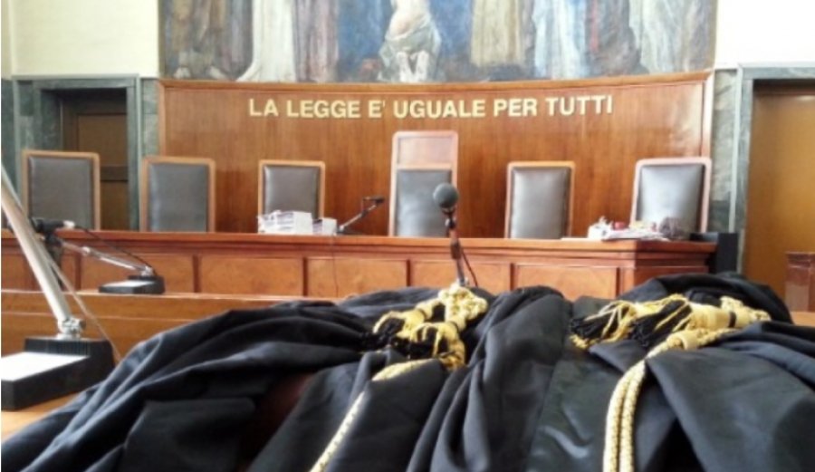 terror-per-4-vite-dhunoi-gruan-shqiptare-dhe-dy-femijet-e-saj-gjykata-denon-me-burg-80-vjecarin-italian