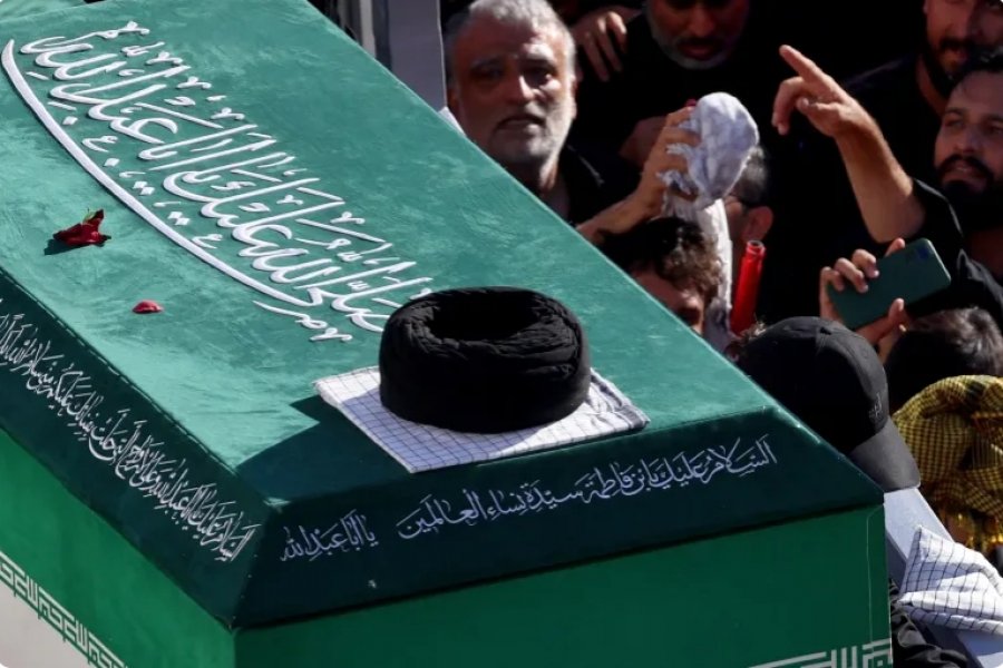 Udhëheqësi suprem i vrarë Ali Khamenei varroset në faltoren më të shenjtë të Iranit