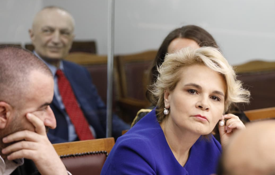 VIDEO/ Kryemadhi: Në telefonin e sekuestruar nga SPAK nuk ka biseda me Adrian Shatkun, por me Edi Ramën