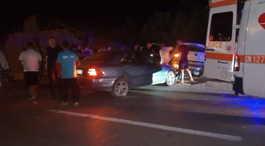 Aksident në aksin Lushnjë Berat  Përplasen dy automjete  në spital e moshuara