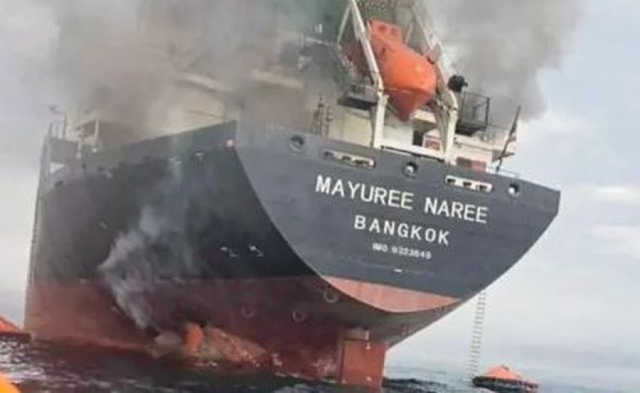 Ngushtica e Hormuzit rikthen krizën SHBA–Iran, një anije goditet dhe pasojnë sulme ajrore amerikane