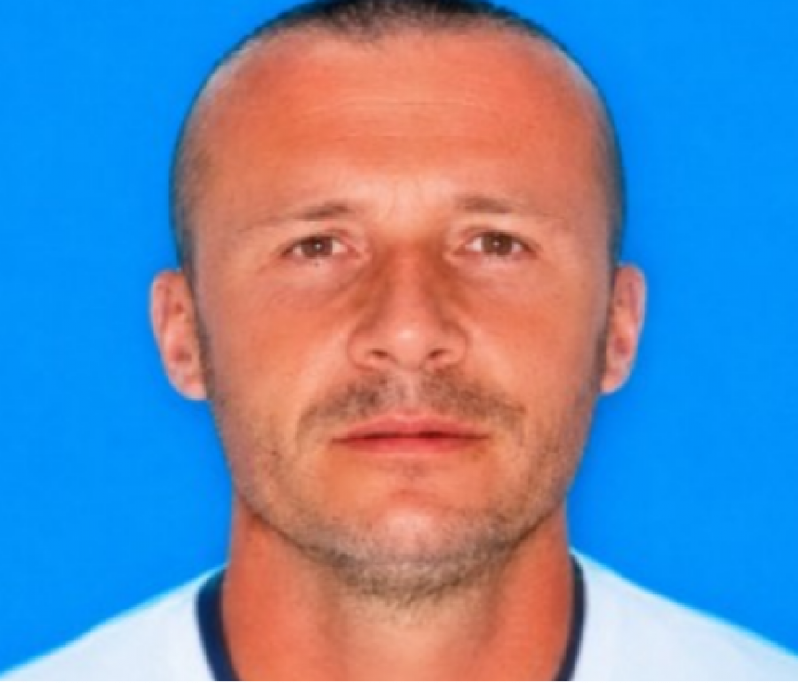 Mond Sula u qëllua me pushkë nga 70 metra. Autori u afrua dhe iku në këmbë. Policia gjën 1 gëzhojë