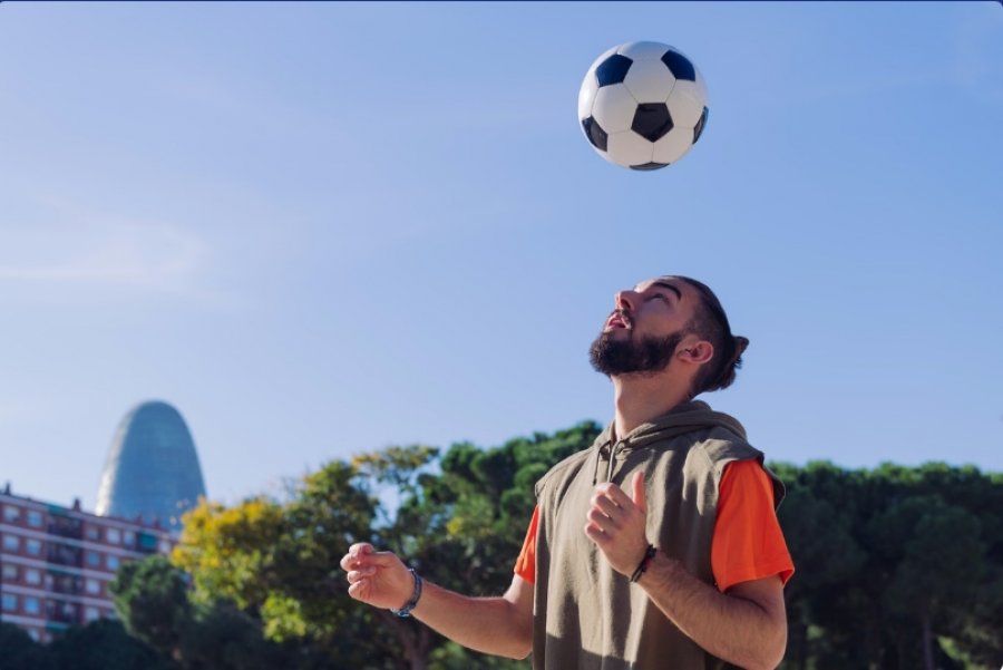A mund të ndikojë futbolli profesional në shëndetin e trurit? Një studim i ri jep përgjigje