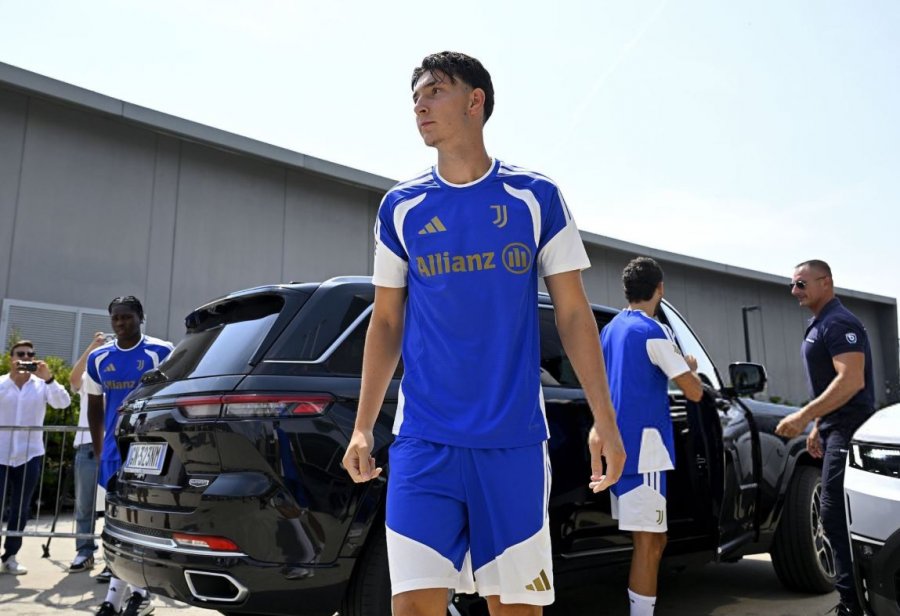 Juventusi nis përgatitjet për sezonin  Spaleti fton në stërvitje sulmuesin 18 vjeçar shqiptar