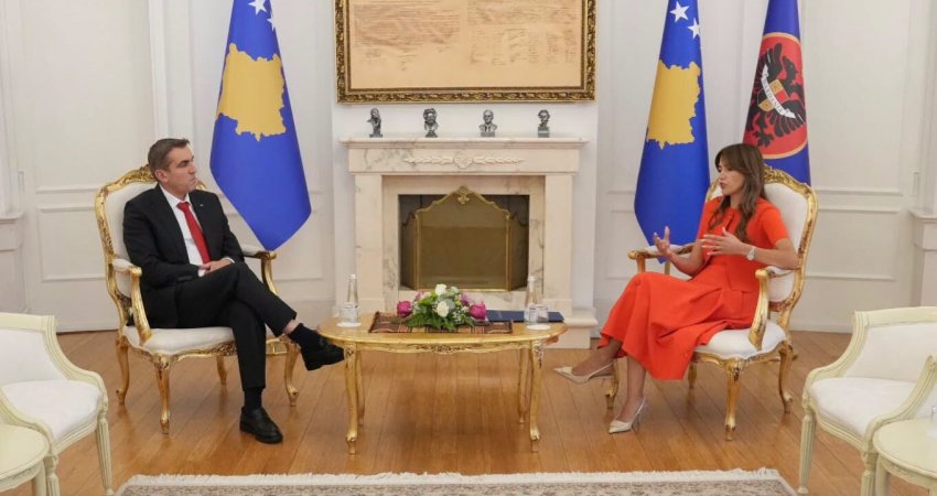 Albulena Haxhiu dekreton Zejnulla Gashin Kryeprokuror të ri të Shtetit
