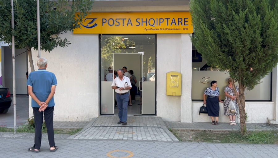  Pensioni nuk mbulon asgjë   të moshuarit në Elbasan  Bonuset  tallje  shteti na ka harruar