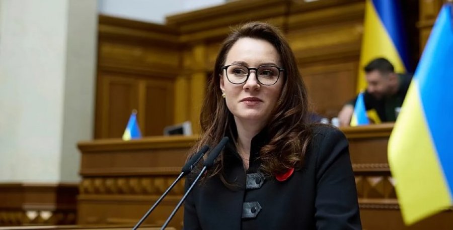 Riorganizim qeveritar në Ukrainë, Parlamenti shkarkon kryeministren Yulia Svyrydenko