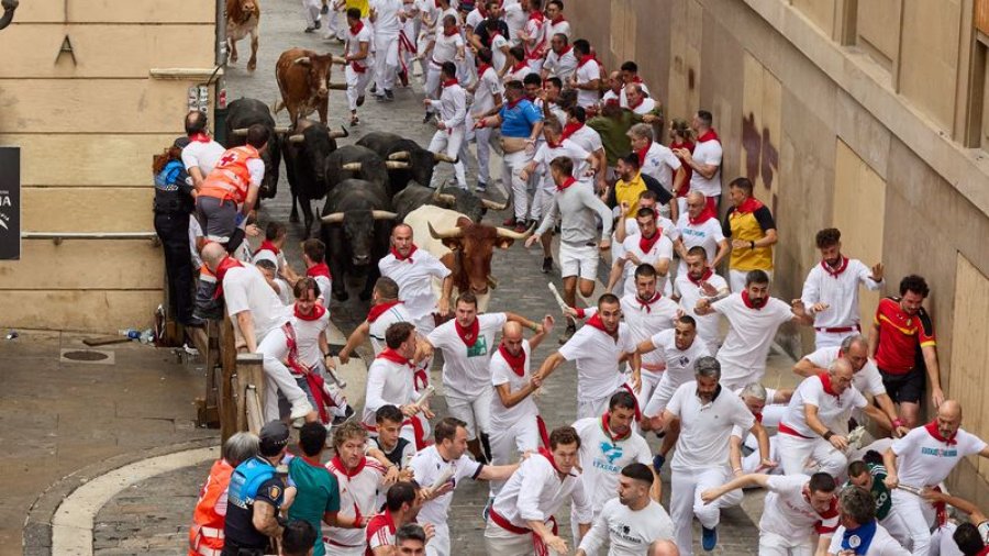 Dy të plagosur rëndë në garën e fundit me dema në Pamplona për këtë vit