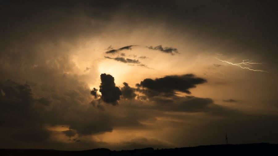 6 ushtarë gjermanë u plagosën nga goditja e rrufesë në mal