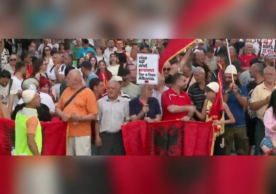 Protesta e 47-të kundër qeverisë, qytetarët marshojnë drejt Kryeministrisë: Rama jepe dorëheqjen 